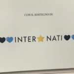 La-targa-InterNati-apposta-al-NeMO-Milano